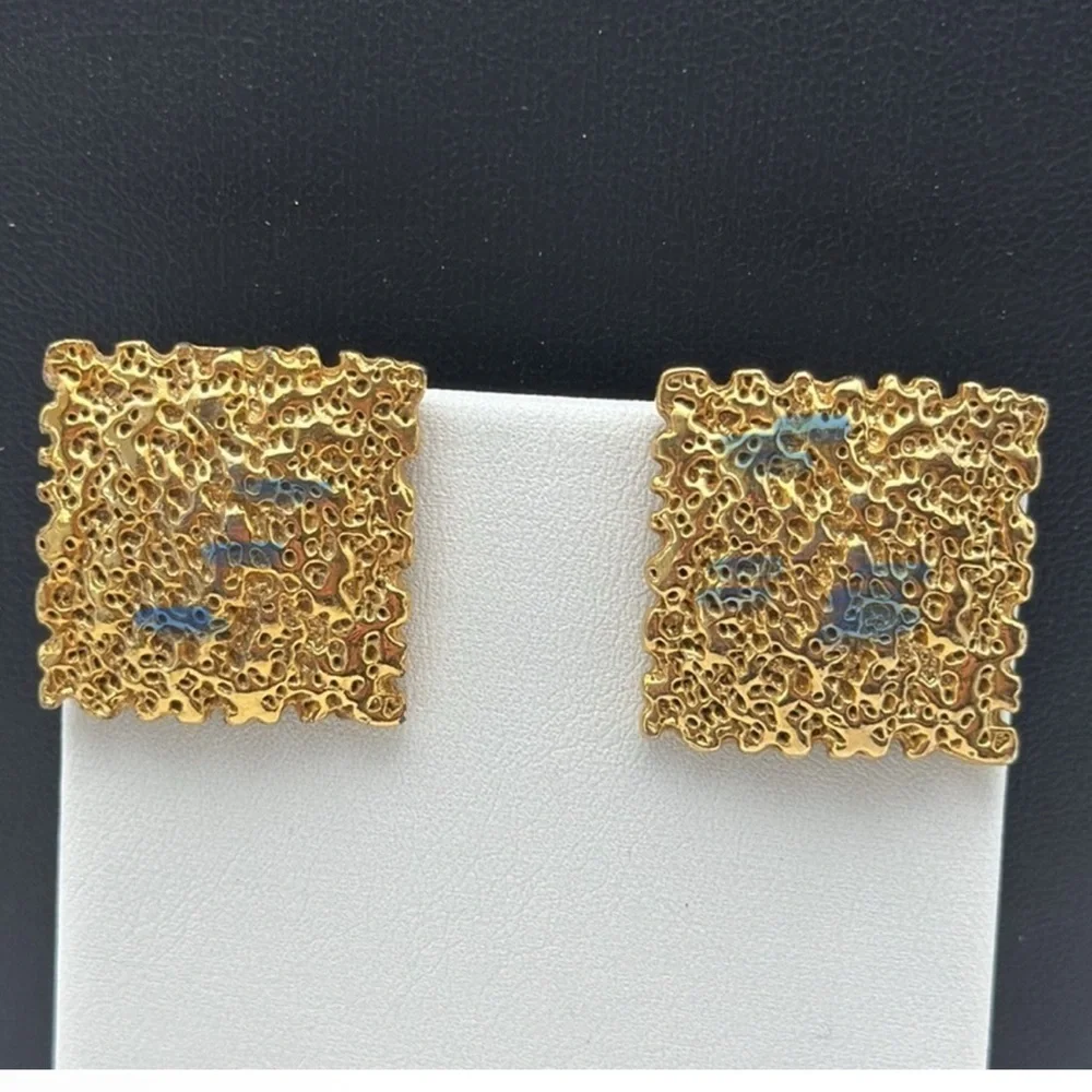 Gold tone square nugget statement bold classic pierced earrings designer vibes